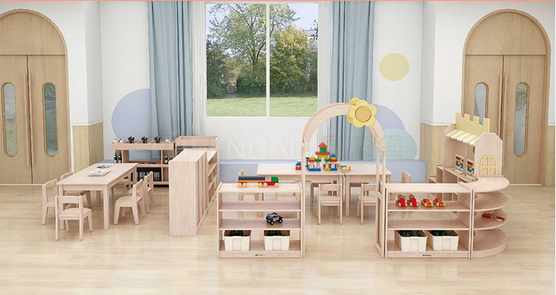 幼兒園家具樂森林橡膠木經典桌椅區(qū).jpg